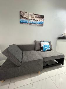 Χώρος καθιστικού στο Glenmon Studio