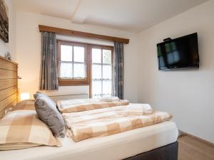 Ein Bett oder Betten in einem Zimmer der Unterkunft Alpine Apartment near Kaprun, cleaning included