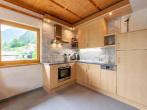 Η κουζίνα ή μικρή κουζίνα στο Apartment in Gaschurn near Ski Bus, cleaning included