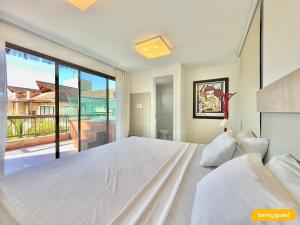 a bedroom with a large white bed and a large window at Parque das Ilhas in Mangabeira +81 photos