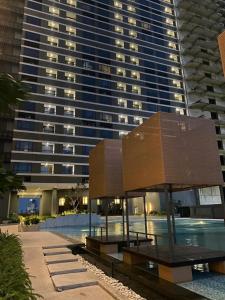 Πισίνα στο ή κοντά στο Room Transit Collins Boulevard