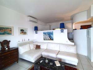 A kitchen or kitchenette at Belvilla by OYO PAN03 3 - Residenza Panorama