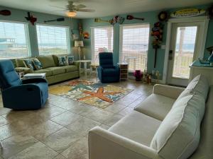 Χώρος καθιστικού στο Beachgate Condo Suites and Hotel 231 condo