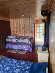 Postel nebo postele na pokoji v ubytování Departamentos Espacio Rio Chovellen