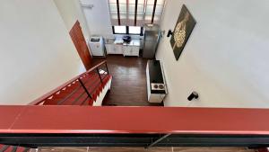 Η κουζίνα ή μικρή κουζίνα στο Stylish Loft Condo in Boat Avenue Phuket