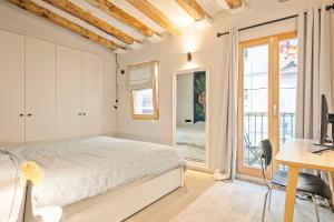 Rúm í herbergi á Penthouse with Rooftop apartment in the Barceloneta - Barcelona