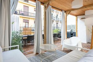 A seating area at Penthouse with Rooftop apartment in the Barceloneta - Barcelona