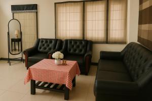 Imagine din galeria proprietății Double Room near walking street Angeles city în Malabañas +10 fotografii