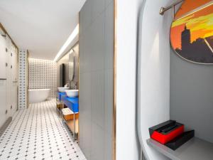 a bathroom with two sinks and a tub at Y.TUO Hotel Universal Beijing Resort in Liyuanzhen +166 photos