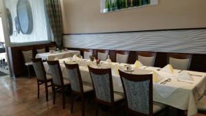 A restaurant or other place to eat at Postwirt