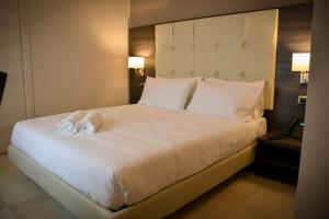Postel nebo postele na pokoji v ubytování Brain Rooms & Suite
