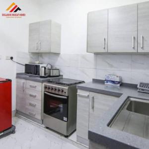 Dapur atau dapur kecil di Exclusive Muscat Homes