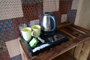 Camp The Sanga Manali的咖啡和沏茶工具