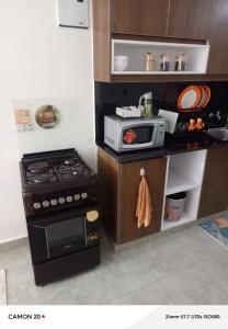 Η κουζίνα ή μικρή κουζίνα στο Happy Stays