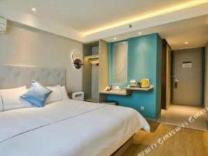 Ένα ή περισσότερα κρεβάτια σε δωμάτιο στο Jinjiang Inn Style Ningbo Railway Station +104 φωτογραφίες