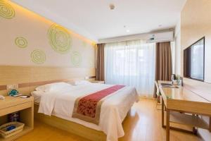 Μια τηλεόραση ή/και κέντρο ψυχαγωγίας στο GreenTree Inn Shenyang Shenhe District Wuai Street