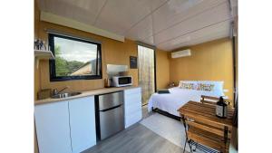 Kuchyň nebo kuchyňský kout v ubytování Forest Farm Tiny House by Tiny Away
