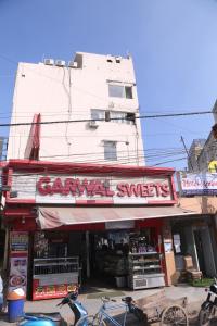 Supermarket nebo jiné obchody v  hotelu nebo okolí