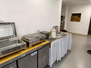 a kitchen with a counter top with a sink and a counter sidx sidx sidx at Shenzhen Xinghua Hotel in Shenzhen