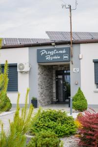 Afbeelding uit fotogalerij van PRZYSTANEK ROSZKÓW -NOCLEGI i RESTAURACJA in Roszków +37 foto's