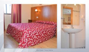 A bed or beds in a room at Hotel Emilio