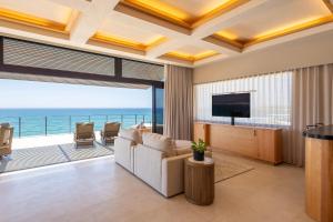 TV a/nebo společenská místnost v ubytování Cabo Break Hotel