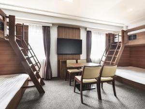 TV a/nebo společenská místnost v ubytování Hotel New Hankyu Osaka Annex