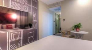 a room with a bed and a table in a room at Ibis Xian Hi-Tech Zone No.7 Keji Rd Hotel in Xi'an +147 photos