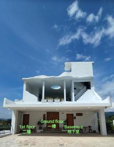 a large white building with a first floor and a first flooracistacistaciststration at Sunya Home Raub, Pahang Ground Floor in Raub