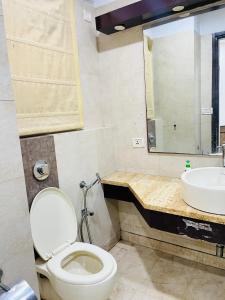 Koupelna v ubytování Hotel Smart - Malviya Nagar Above KFC