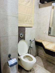 Koupelna v ubytování Hotel Smart - Malviya Nagar Above KFC