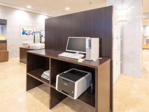 TV a/nebo společenská místnost v ubytování Hotel New Hankyu Osaka Annex
