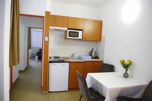 Kuchyň nebo kuchyňský kout v ubytování Auguszta Hotel