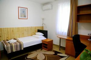 Postel nebo postele na pokoji v ubytování Auguszta Hotel + 31 fotografií