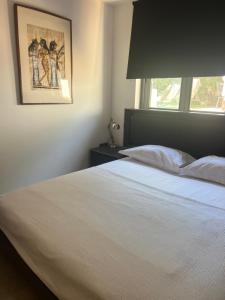 Postel nebo postele na pokoji v ubytování Апартаменты в Вари + 18 fotografií