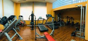 Fitness centrum a/nebo fitness zařízení v ubytování Burj Ghazanfar