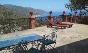 Gallery image of La cage aux folles B&B in Taormina
