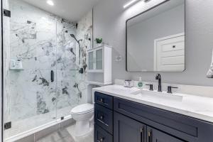 a bathroom with a toilet and a sink and a shower at Chic & Spacious 4 Bedroom 3 Full Bathrooms Retreat in West Tampa and Pvt Backyard in Tampa +67 photos