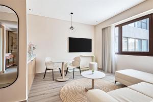 TV a/nebo společenská místnost v ubytování Hyatt Centric Cairo West