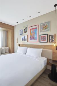 Postel nebo postele na pokoji v ubytování Hyatt Centric Cairo West