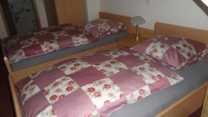 Postel nebo postele na pokoji v ubytování Hotel Eigelstein