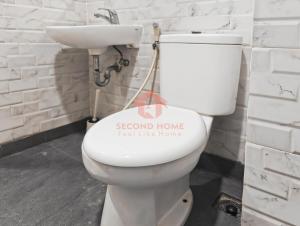 Stylish 2BR MOI Apt with Pool, Gym, Wi-Fi的一间浴室