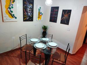 a dining room with a glass table and chairs at Valle de Ángeles Entre Hamacas y Fogatas in Valle de Ángeles +12 photos