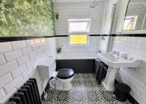 Gallery image of Serene Home with Spacious Garden in Worcester