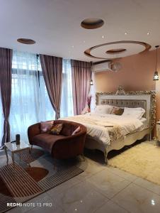 Ένα ή περισσότερα κρεβάτια σε δωμάτιο στο Kozi home