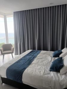 Ένα ή περισσότερα κρεβάτια σε δωμάτιο στο Apartamento en Pozos Colorados Santa Marta Suite 1309 -Pozos Colorados
