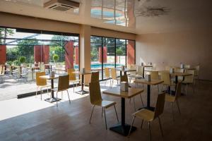 Bazén v ubytování Hotel Rosa nebo v jeho okolí