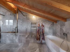 Koupelna v ubytování Chalet 180 I Le Chalet Club + 69 fotografií