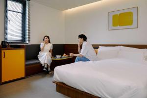 Postel nebo postele na pokoji v ubytování Moor Hotel Mokpo By Aank