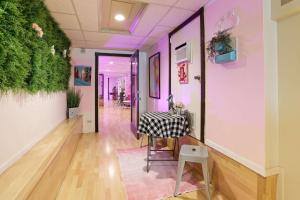 Χώρος καθιστικού στο Barbiecore Dream Pad in Sacramento +29 φωτογραφίες